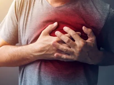 Nhói tim có bị sao không và khi nào cần đi khám ngay