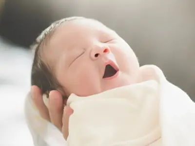 5 mẹo dân gian khi ẵm con rời bệnh viện mẹ nào cũng nên biết