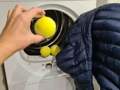 Áo khoác lông vũ giặt như thế nào để không làm mất form?