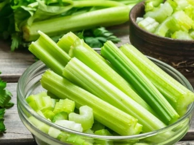 Tác hại của nước ép cần tây: Lợi ích và rủi ro tiềm ẩn